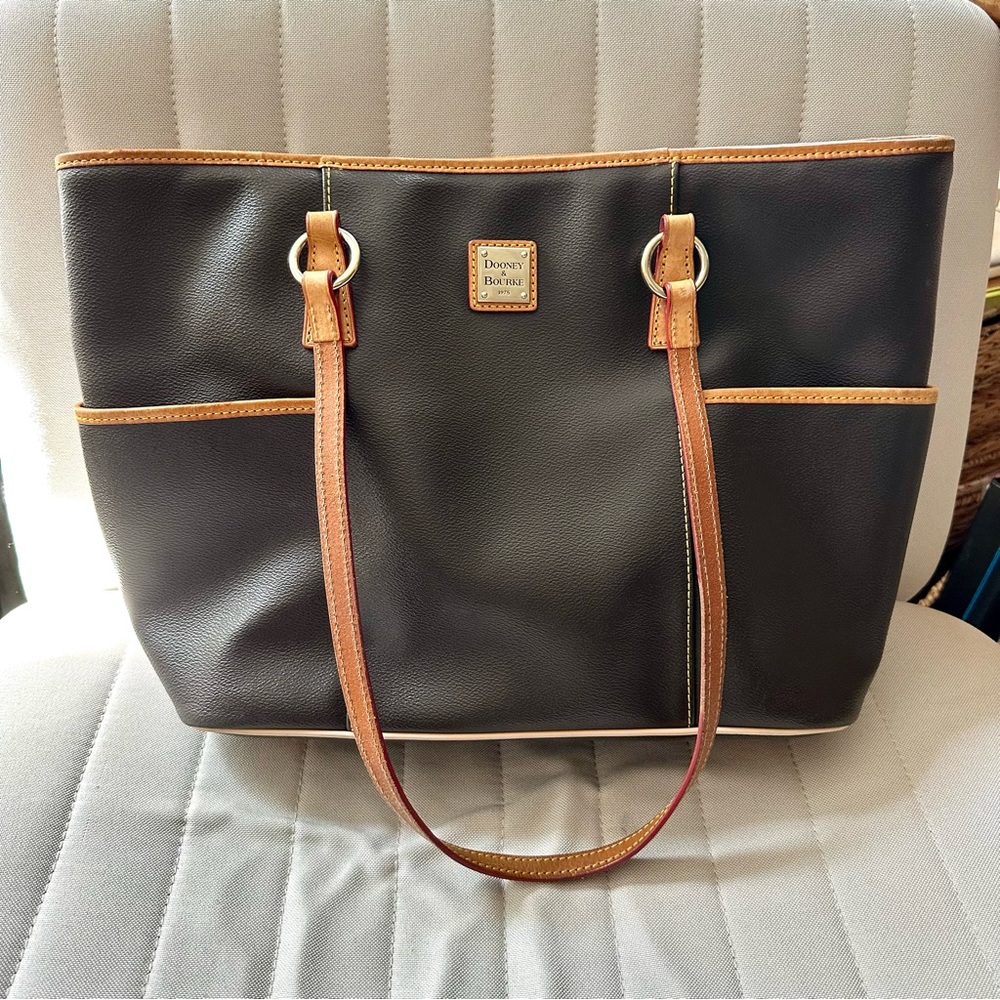Dooney & Bourke • Brown Leather Tote Bag